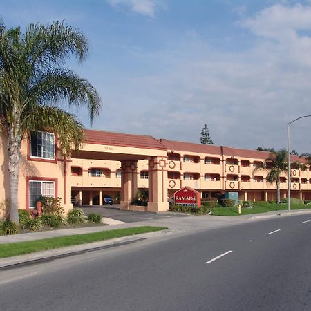 Ramada by Wyndham Ontario Hotel Bagian luar foto