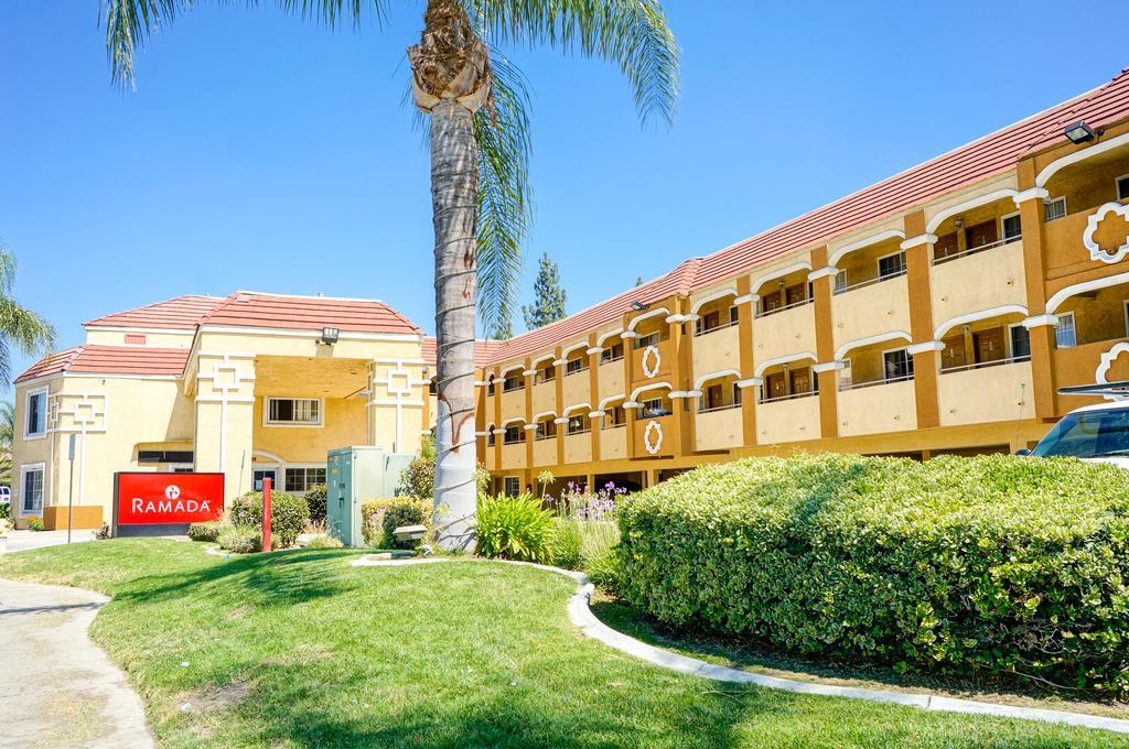 Ramada by Wyndham Ontario Hotel Bagian luar foto