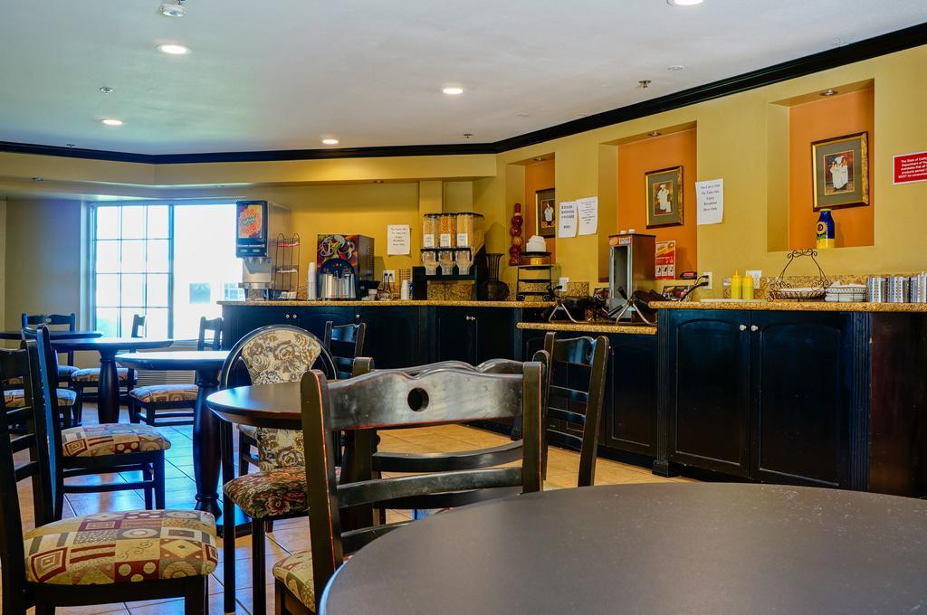 Ramada by Wyndham Ontario Hotel Bagian luar foto