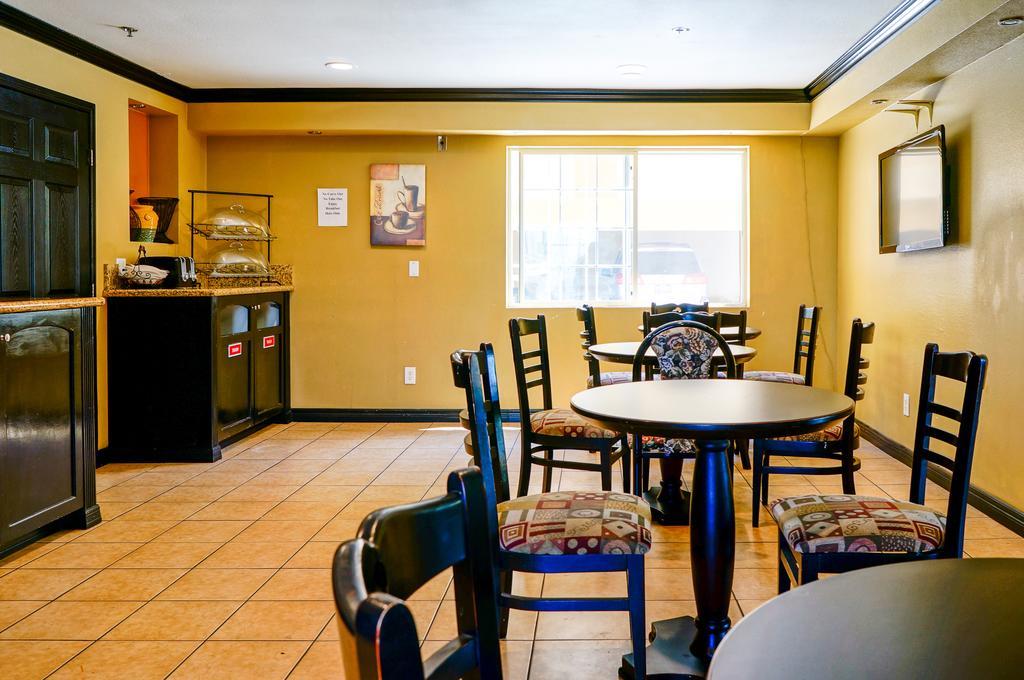 Ramada by Wyndham Ontario Hotel Bagian luar foto