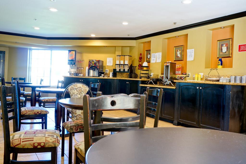 Ramada by Wyndham Ontario Hotel Bagian luar foto