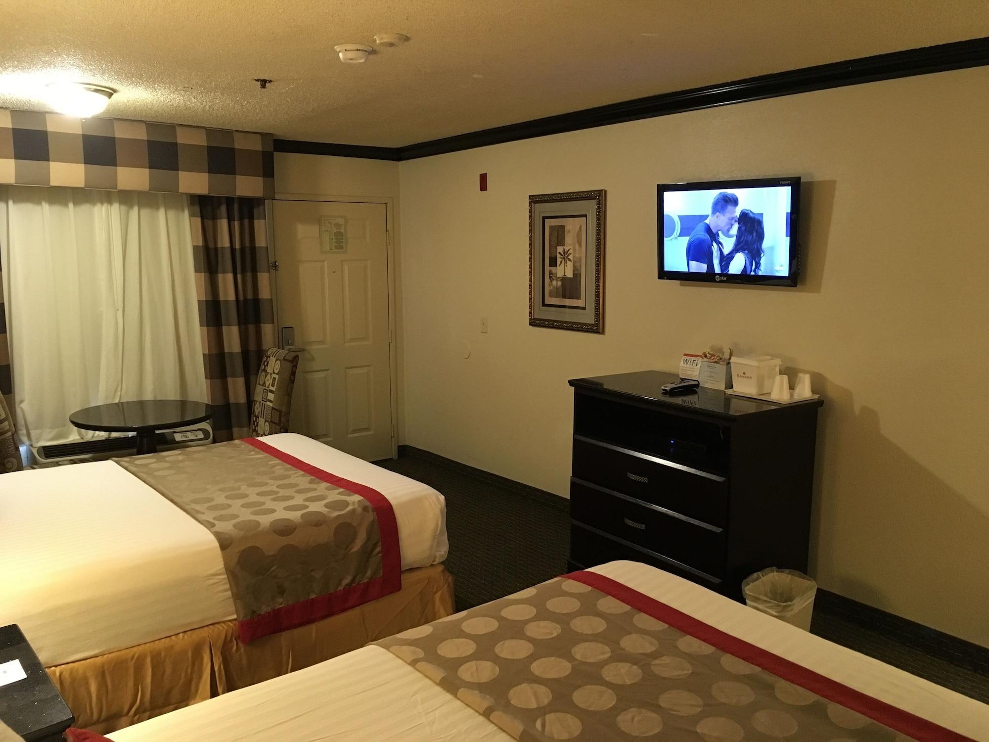 Ramada by Wyndham Ontario Hotel Bagian luar foto