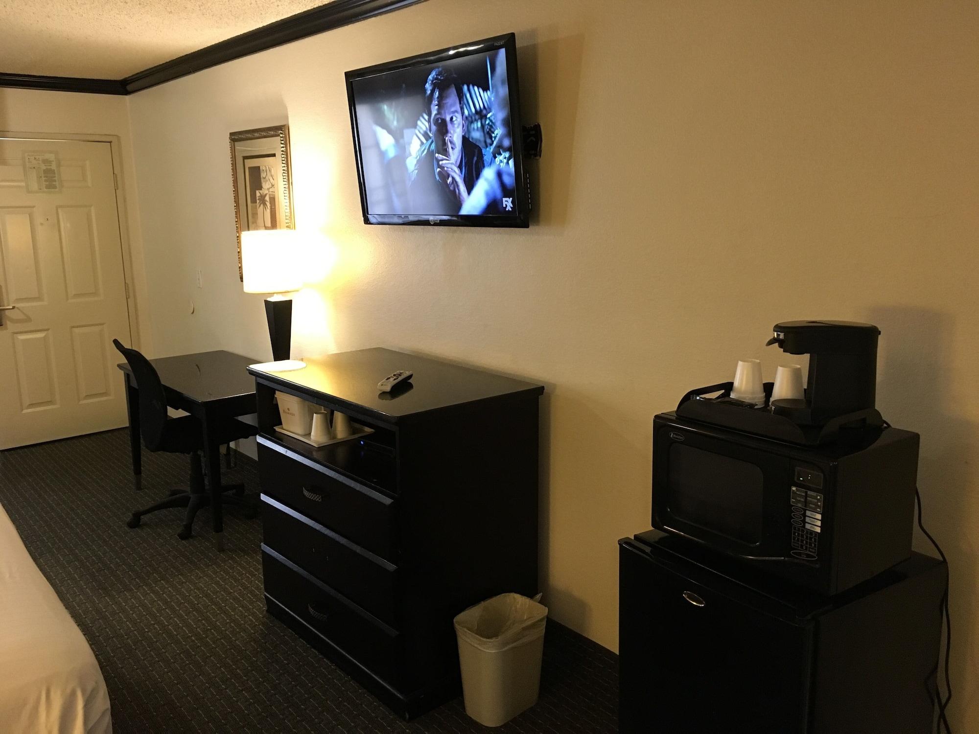 Ramada by Wyndham Ontario Hotel Bagian luar foto