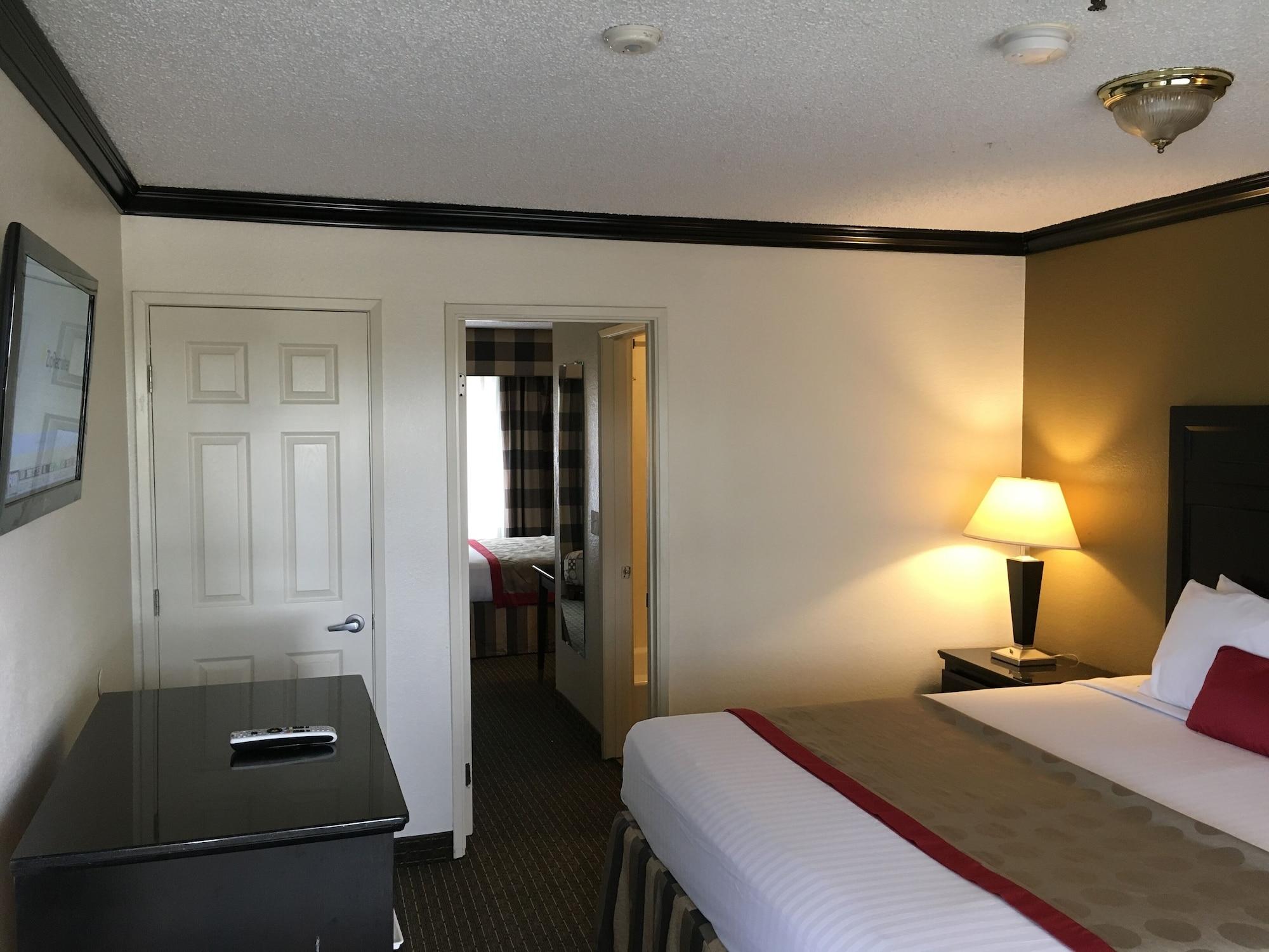 Ramada by Wyndham Ontario Hotel Bagian luar foto