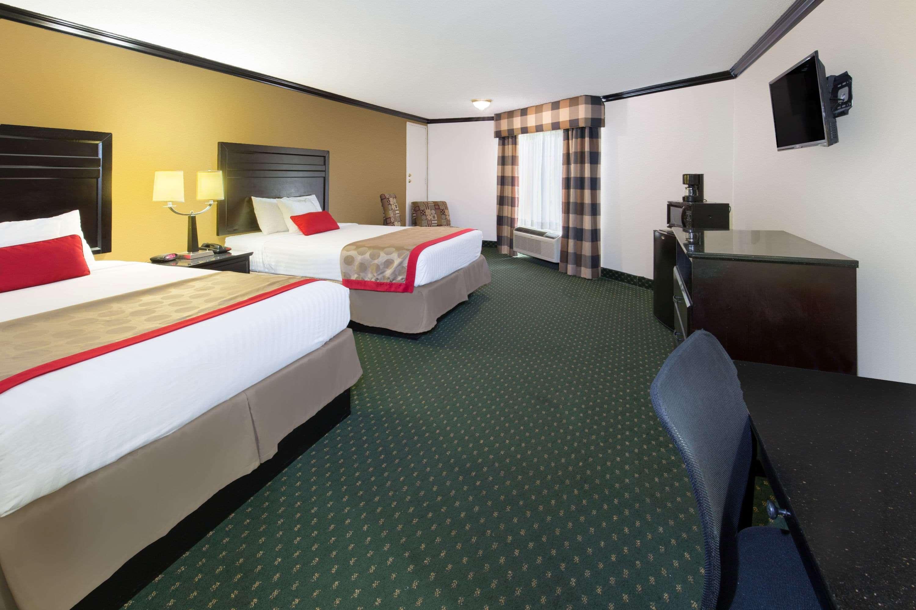 Ramada by Wyndham Ontario Hotel Bagian luar foto
