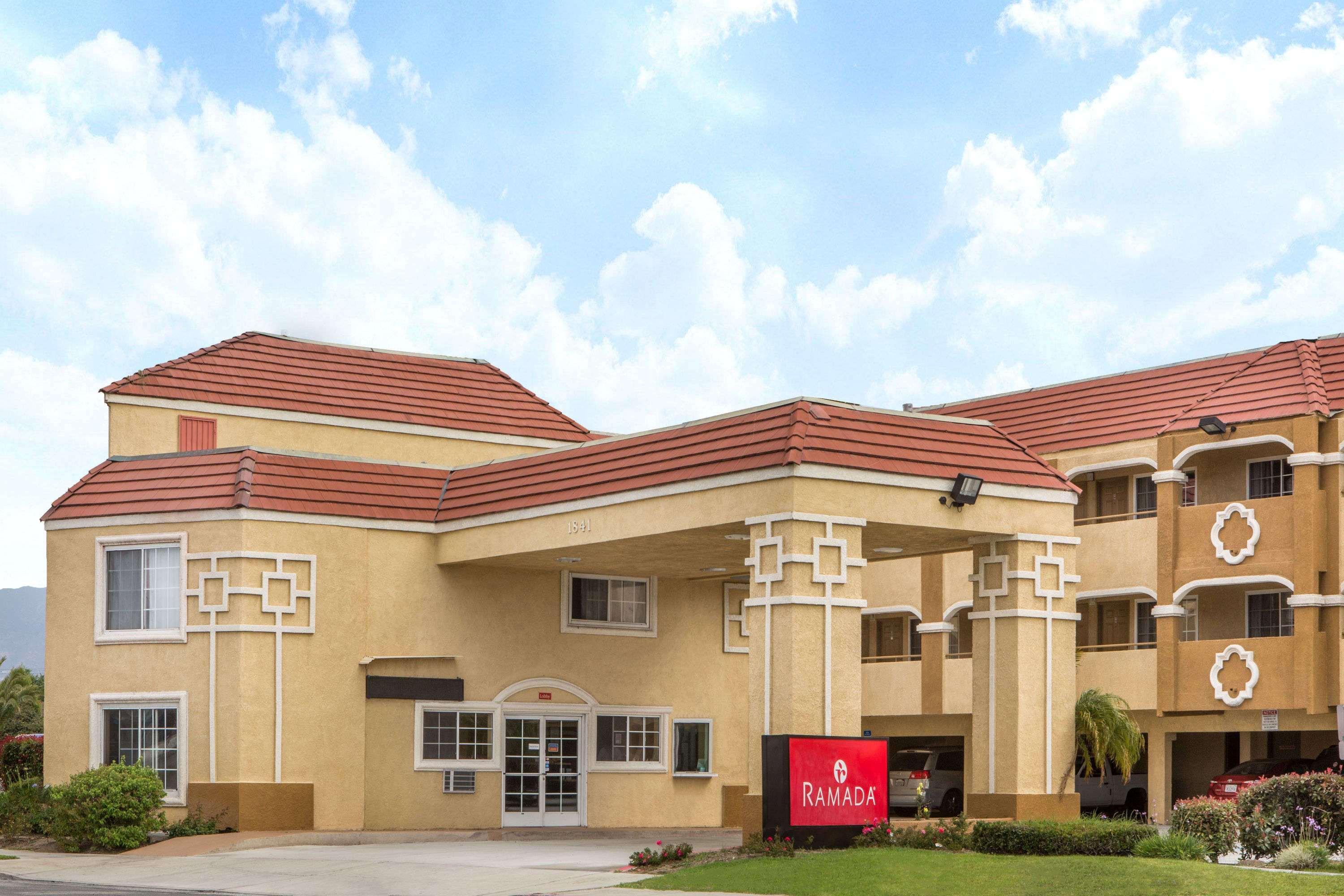 Ramada by Wyndham Ontario Hotel Bagian luar foto