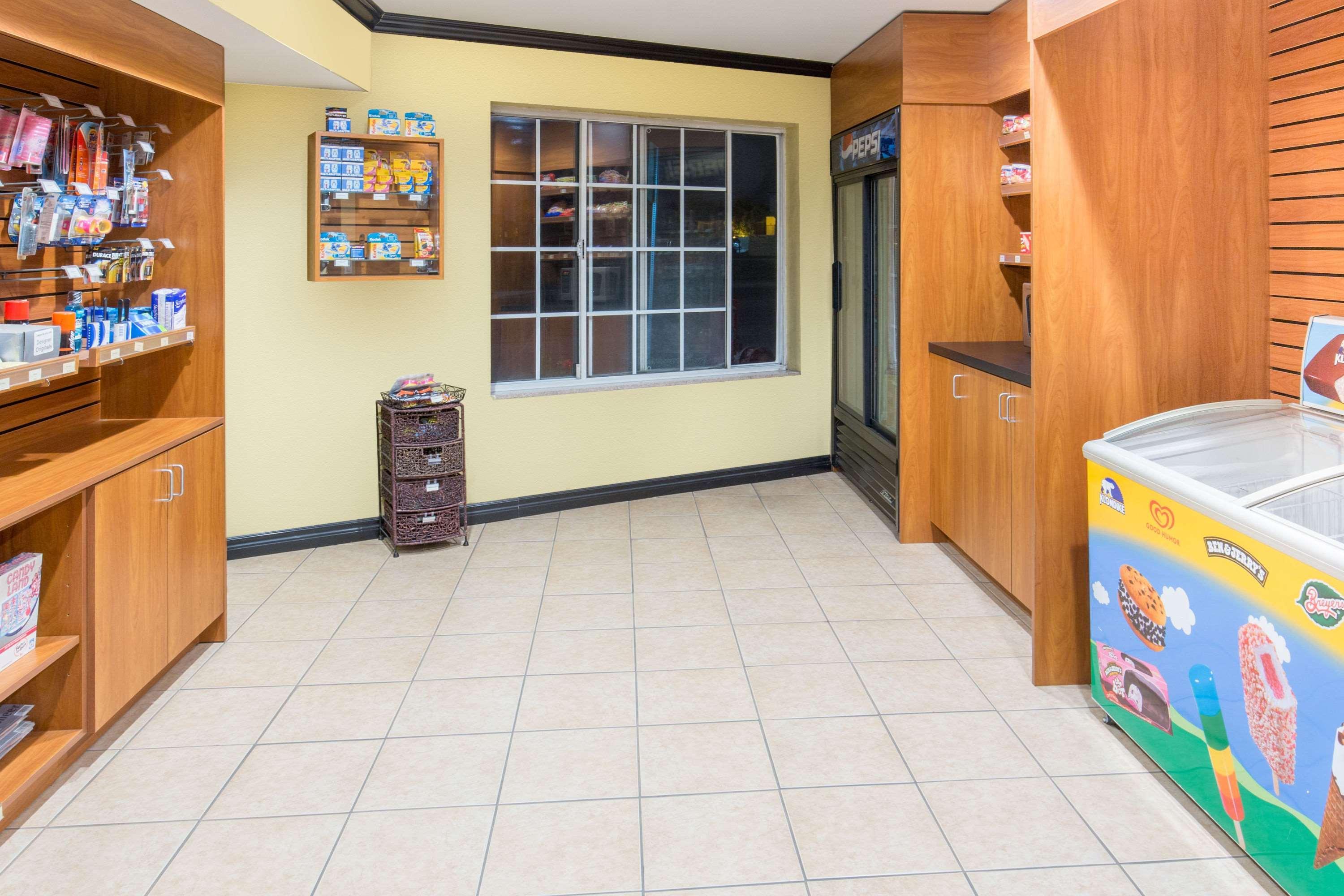 Ramada by Wyndham Ontario Hotel Bagian luar foto