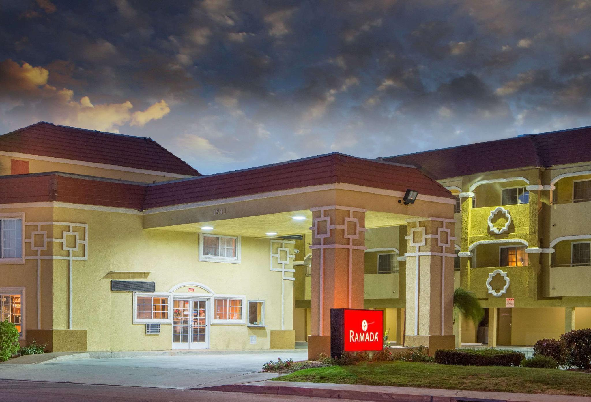 Ramada by Wyndham Ontario Hotel Bagian luar foto