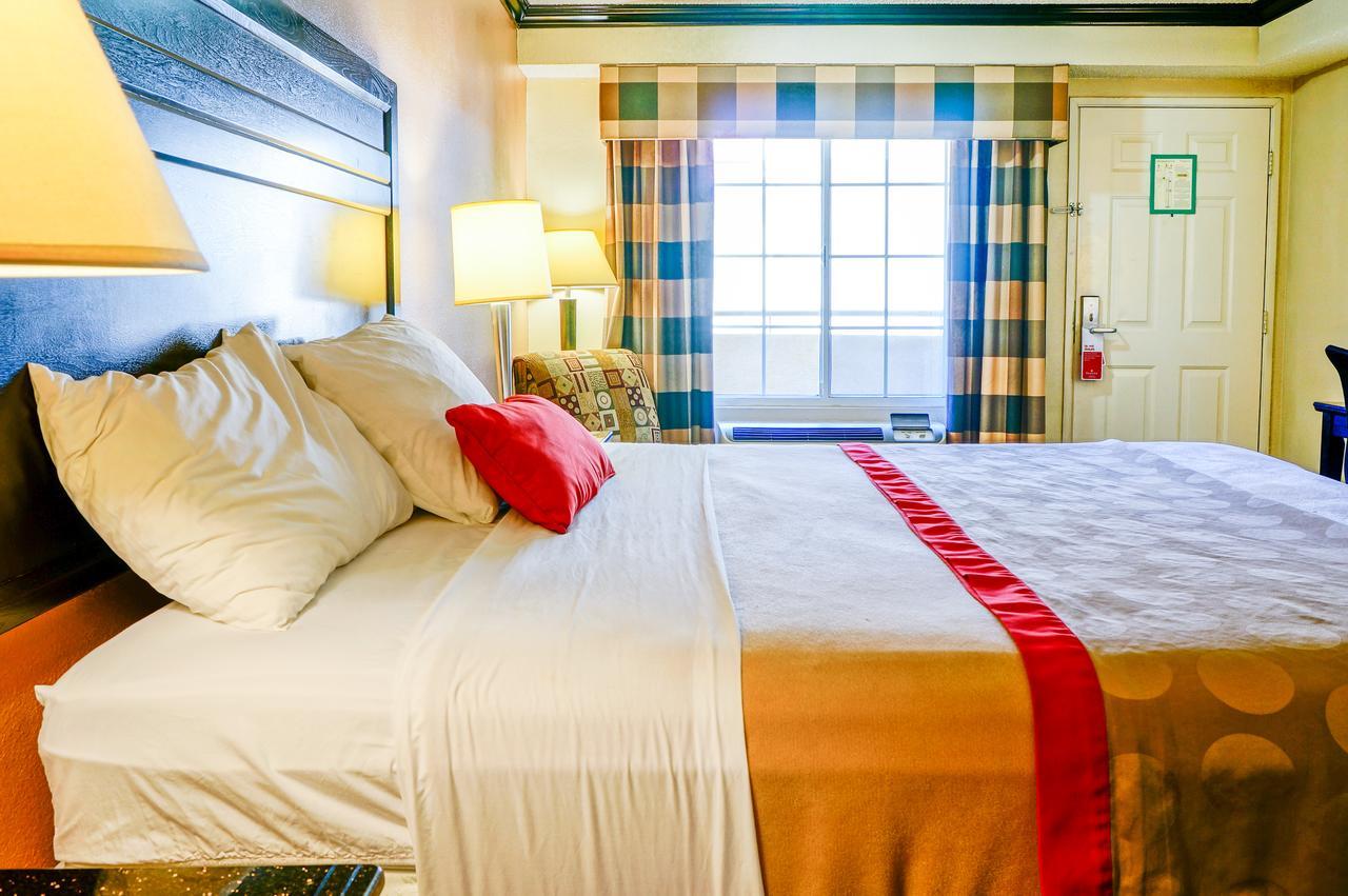 Ramada by Wyndham Ontario Hotel Ruang foto