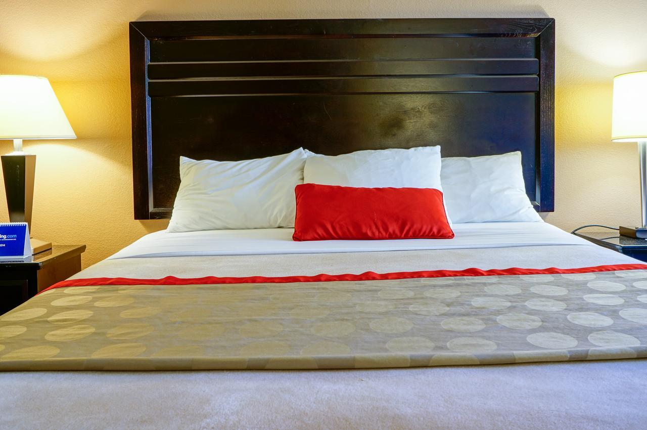 Ramada by Wyndham Ontario Hotel Ruang foto
