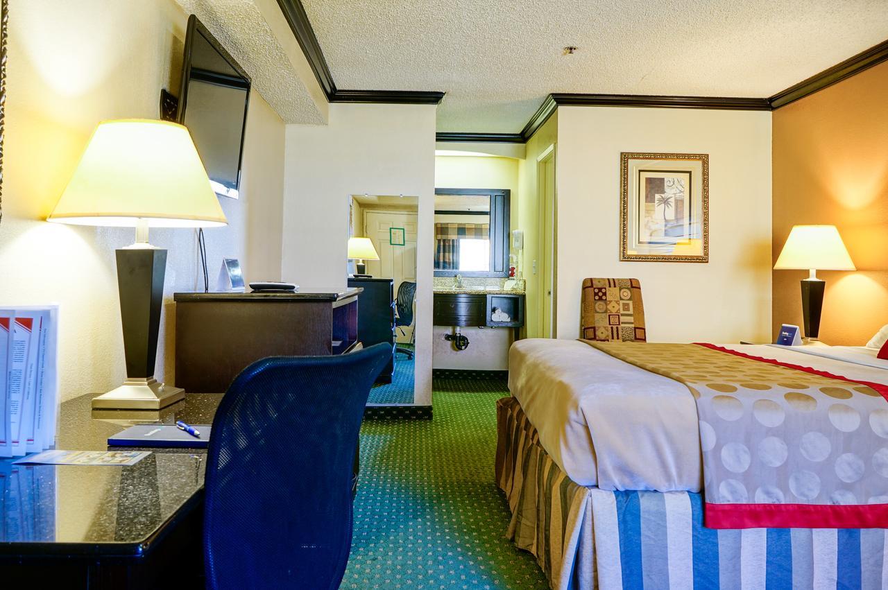 Ramada by Wyndham Ontario Hotel Ruang foto