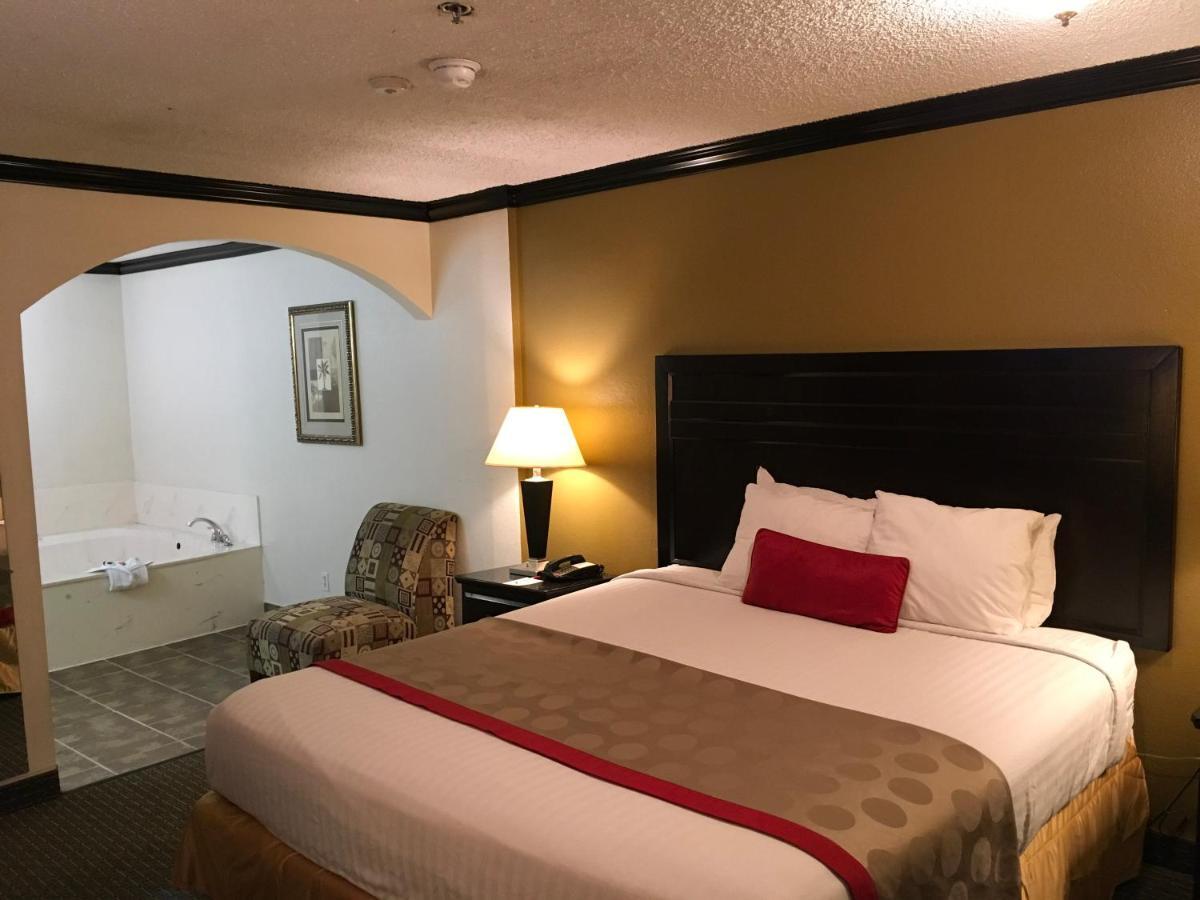 Ramada by Wyndham Ontario Hotel Bagian luar foto